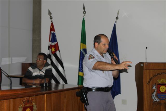 Capitão Soares durante palestra 